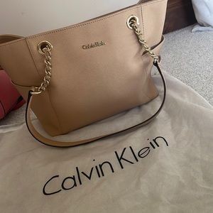 Beautiful calvin klein purse 👜 😍